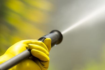 The Best Times of Year for Pressure Washing Homes in Warmer Regions